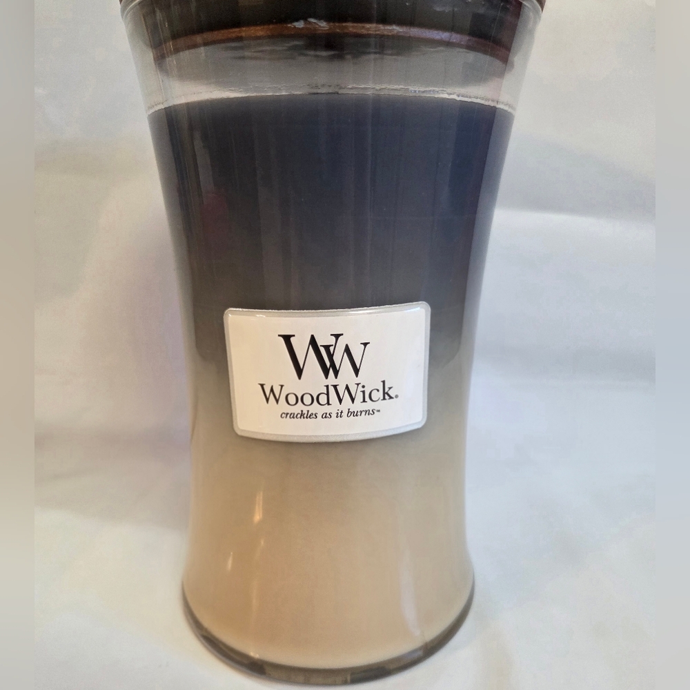 🆕️WoodWick Candle with Blue & Cream🔷️